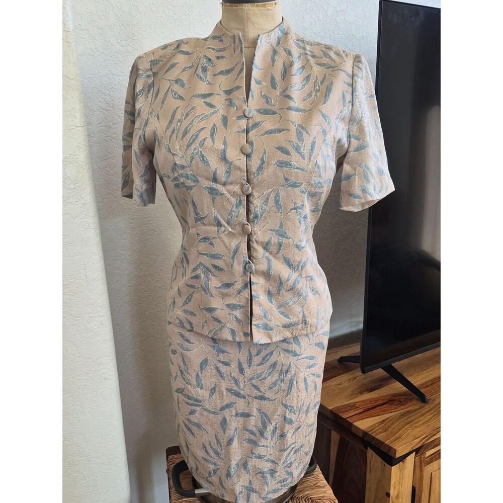Adrianna Papell  Vintage Button up top 100% Silk Skirt Set Sz 6